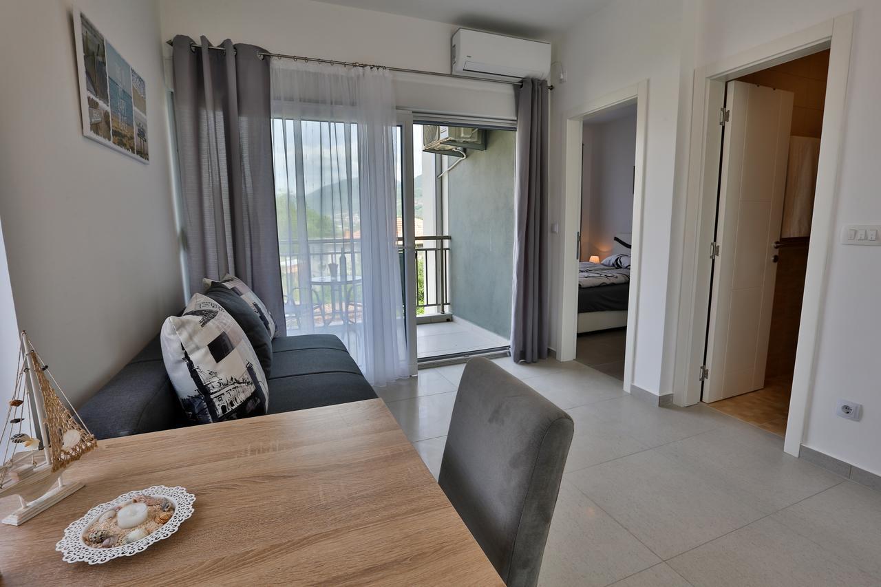 Kristina Apartments ティヴァト エクステリア 写真