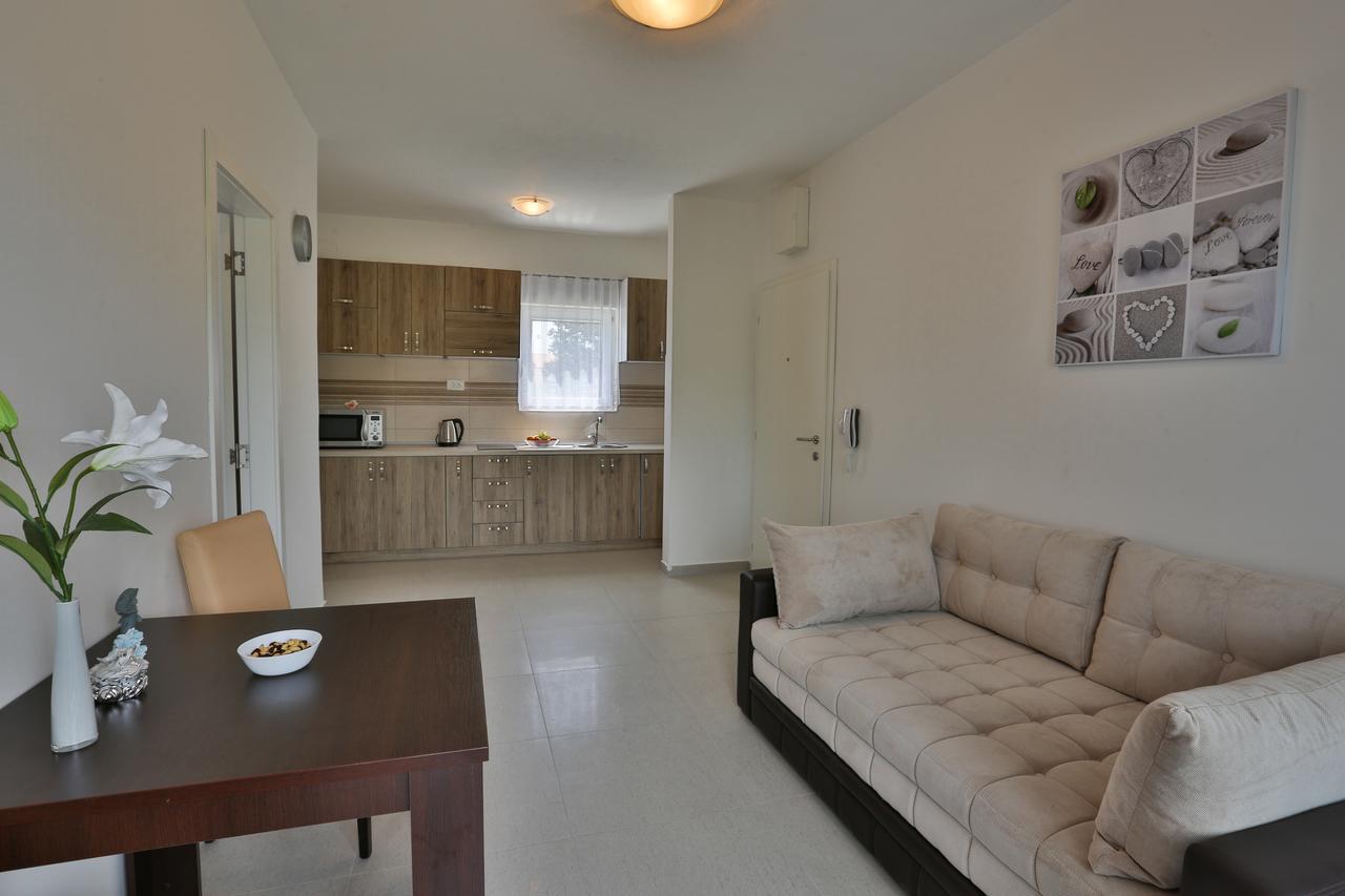 Kristina Apartments ティヴァト エクステリア 写真