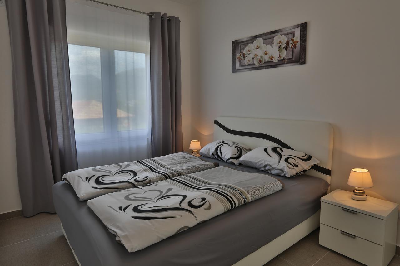 Kristina Apartments ティヴァト エクステリア 写真