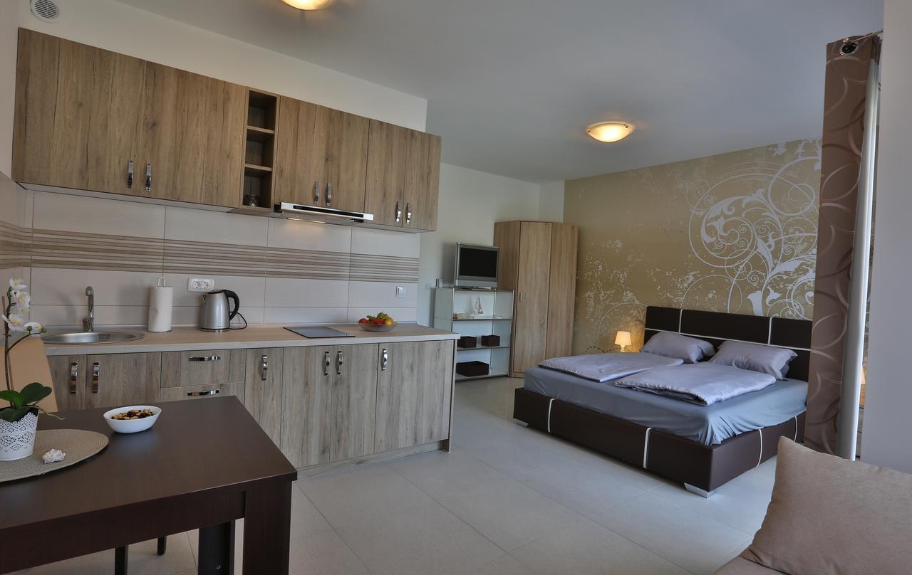 Kristina Apartments ティヴァト エクステリア 写真