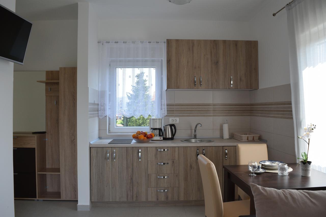 Kristina Apartments ティヴァト エクステリア 写真