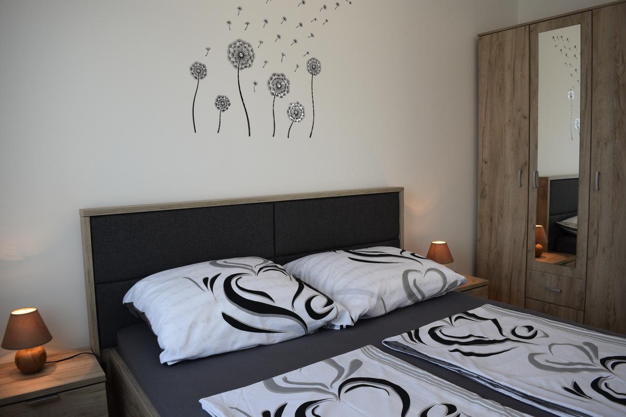 Kristina Apartments ティヴァト エクステリア 写真